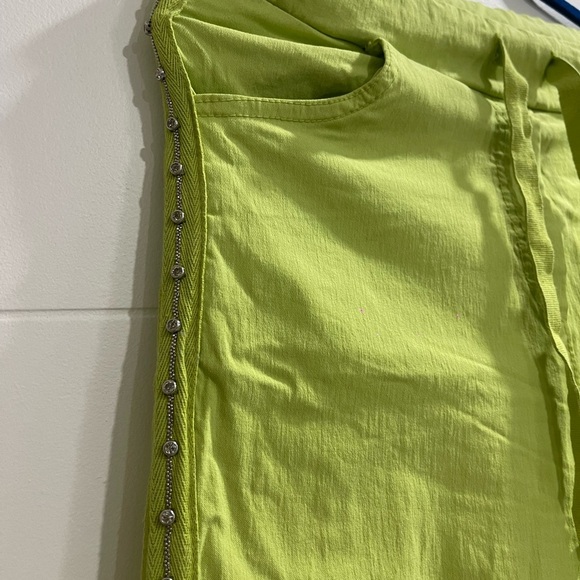 Italian pants in lime Green with ringtones in the side never used - Picture 3 of 5